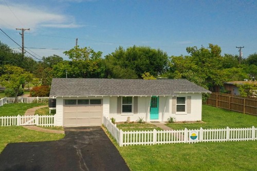 New Listing! Chic Updated Bungalow - Walk To Bay Home