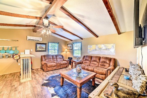 Rockport House with Deck and Grill - Drive to Beach