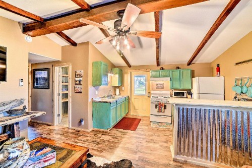 Rockport House with Deck and Grill - Drive to Beach - image 2
