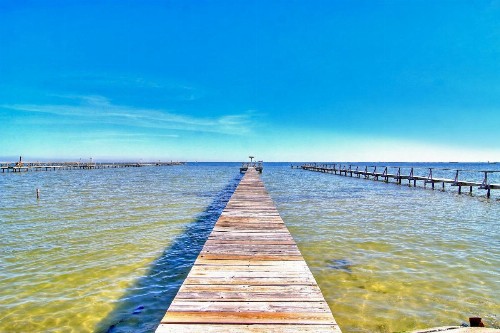 Historical Waterfront Cottage! Private 20 foot pier! Amazing water views