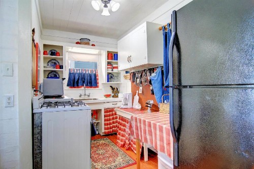Historical Waterfront Cottage! Private 20 foot pier! Amazing water views - image 10