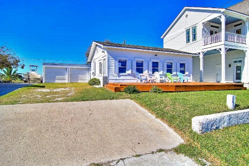 Historical Waterfront Cottage! Private 20 foot pier! Amazing water views - image 9