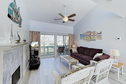 New Listing! Remodeled Condo with Pool Pier Tennis condo