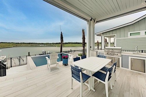 Canal-Front Paradise - Private Heated Pool & Dock home