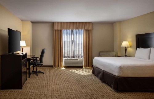 Holiday Inn and Suites Rogers at Pinnacle Hills an IHG Hotel - image 17