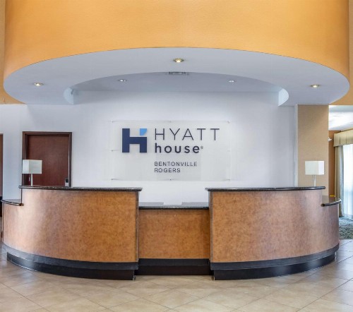 Holiday Inn and Suites Rogers at Pinnacle Hills an IHG Hotel - image 3