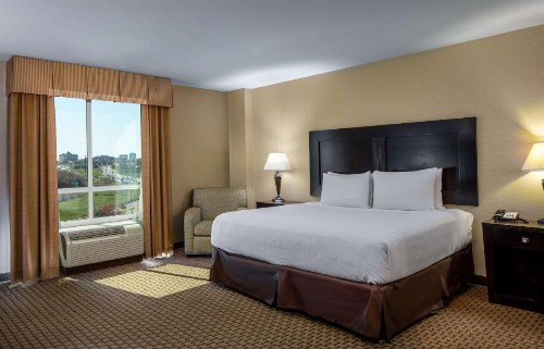 Holiday Inn and Suites Rogers at Pinnacle Hills an IHG Hotel - image 9