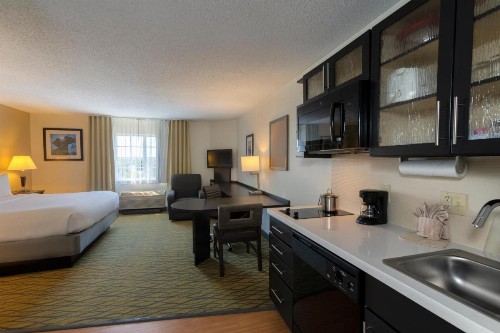 Candlewood Suites Rogers-Bentonville an IHG Hotel - image 25