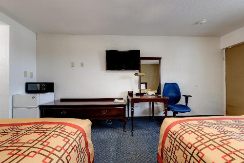 Guest Inn Rogers - image 10
