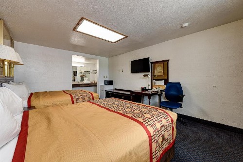 Guest Inn Rogers - image 17