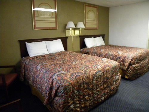 Guest Inn Rogers - image 25