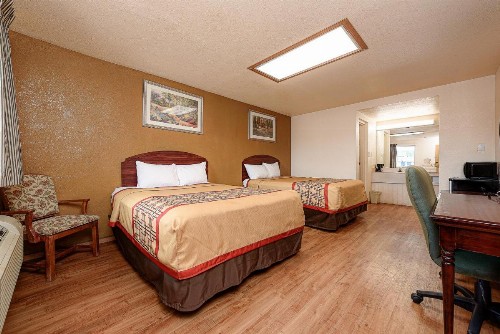 Guest Inn Rogers - image 31