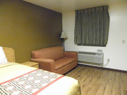 Guest Inn Rogers - image 4
