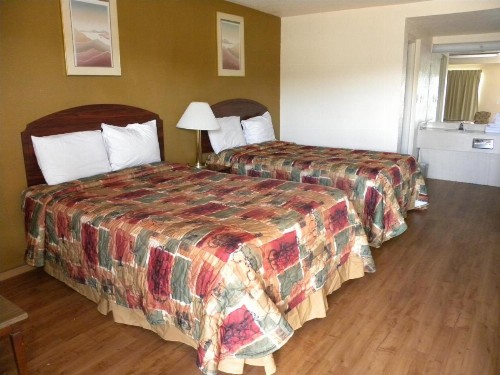 Guest Inn Rogers - image 42