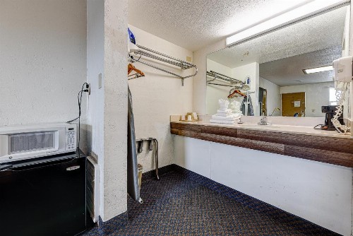 Guest Inn Rogers - image 5
