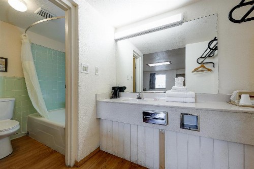 Guest Inn Rogers - image 6