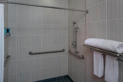 Aloft Hotel Rogers Bentonville - image 17