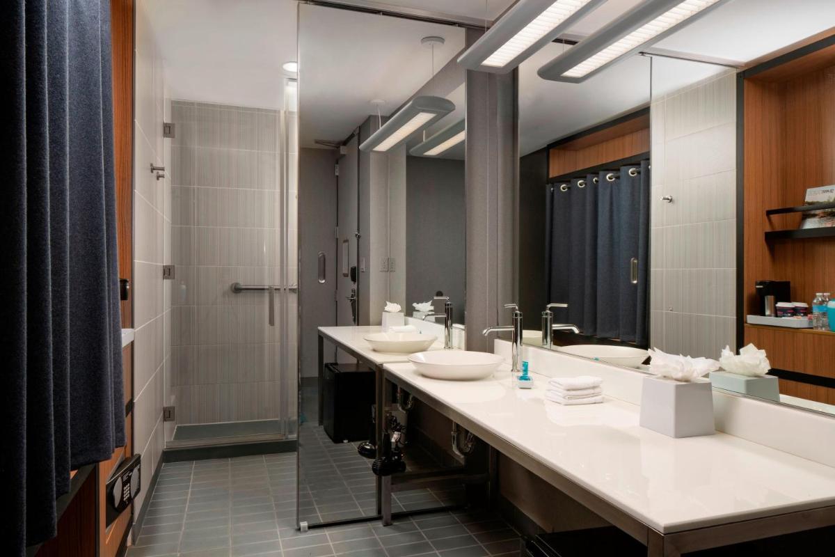 Aloft Hotel Rogers Bentonville - image 4