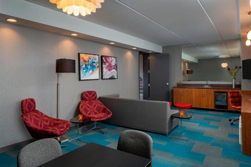 Aloft Hotel Rogers Bentonville - image 8