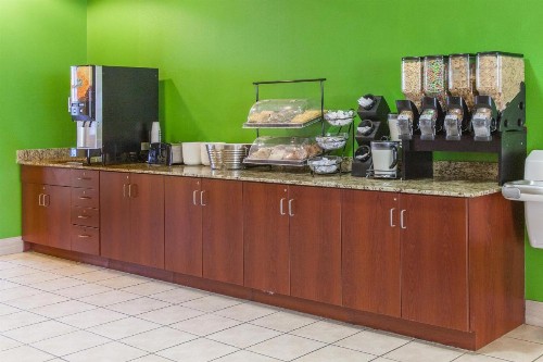 Microtel Inn by Wyndham Rogers - image 2