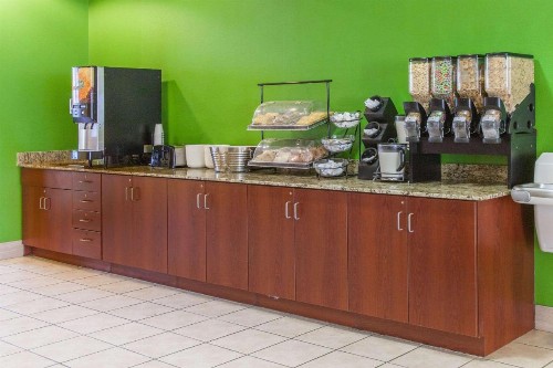 Microtel Inn by Wyndham Rogers - image 22