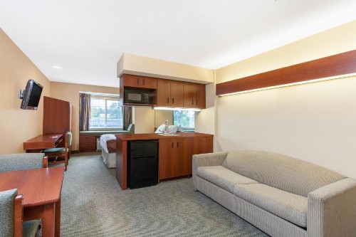 Microtel Inn by Wyndham Rogers - image 27