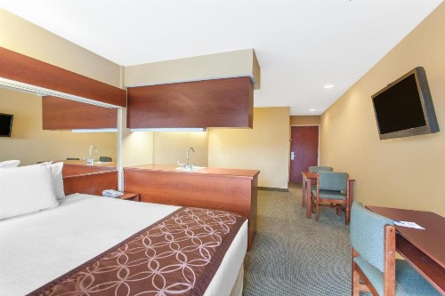 Microtel Inn by Wyndham Rogers - image 30