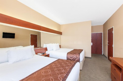 Microtel Inn by Wyndham Rogers - image 32