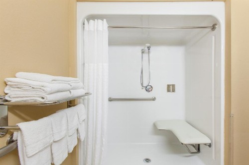 Microtel Inn by Wyndham Rogers - image 33