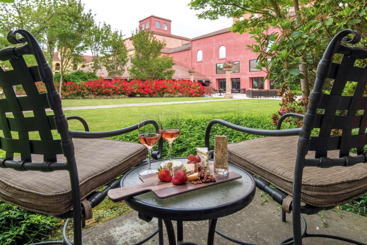 DoubleTree by Hilton Sonoma Wine Country - main image