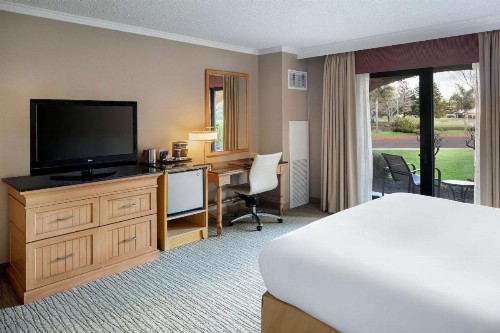 DoubleTree by Hilton Sonoma Wine Country - image 22