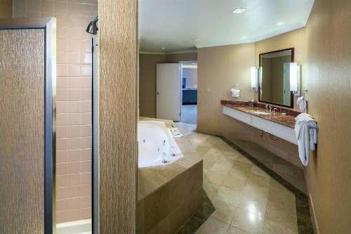 DoubleTree by Hilton Sonoma Wine Country - image 26