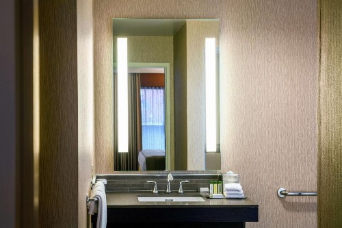 DoubleTree by Hilton Sonoma Wine Country - image 28