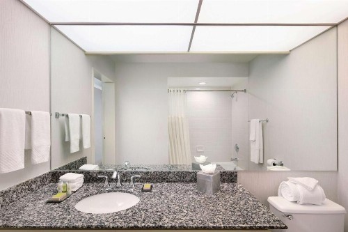 DoubleTree by Hilton Sonoma Wine Country - image 30