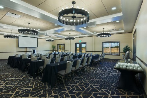 Oxford Suites Sonoma - Rohnert Park - image 11