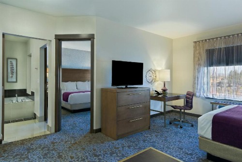 Oxford Suites Sonoma - Rohnert Park - image 14