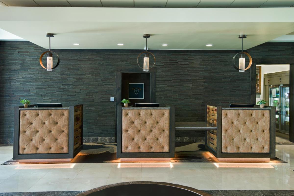 Oxford Suites Sonoma - Rohnert Park - image 2