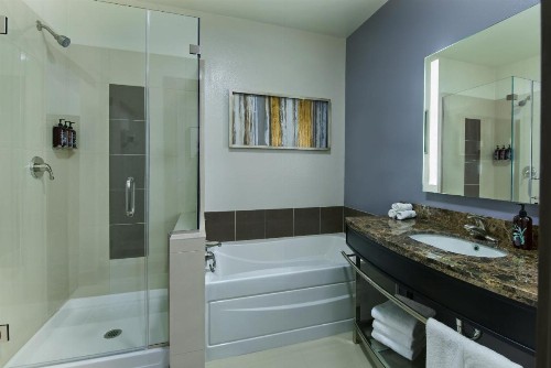 Oxford Suites Sonoma - Rohnert Park - image 3