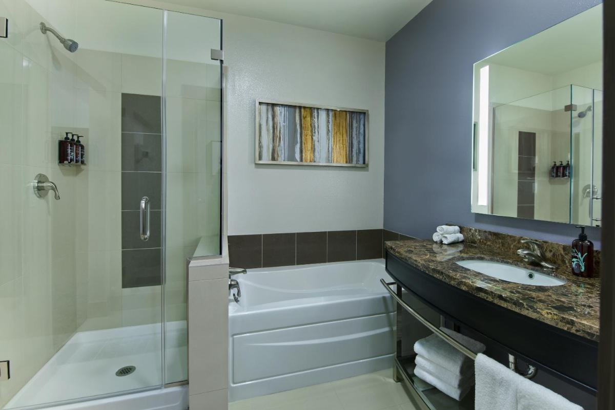 Oxford Suites Sonoma - Rohnert Park - image 3