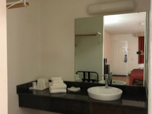 Motel 6-Rolla MO - image 28