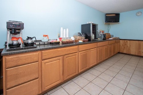 Eastbrook Inn - image 2