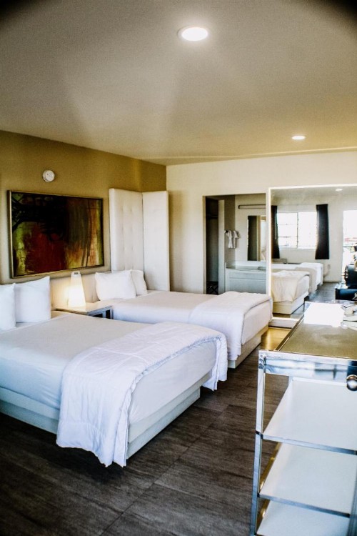 Devonshire Inn Motel - image 10