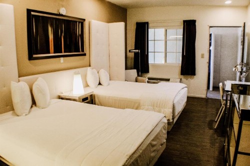 Devonshire Inn Motel - image 16