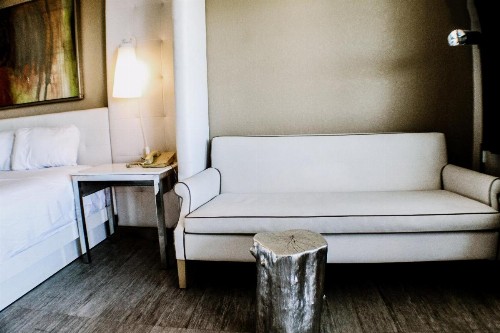 Devonshire Inn Motel - image 3