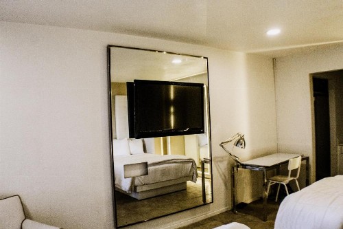 Devonshire Inn Motel - image 5