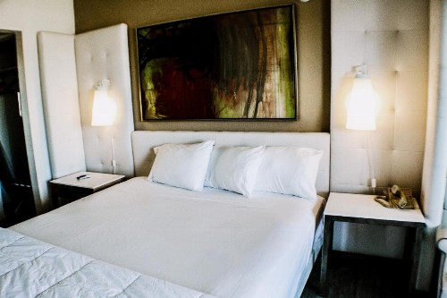 Devonshire Inn Motel - image 6