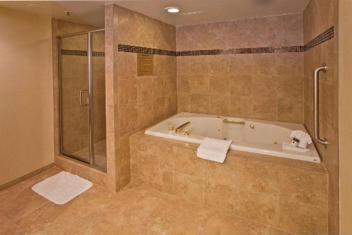 DoubleTree by Hilton Rosemead - image 17