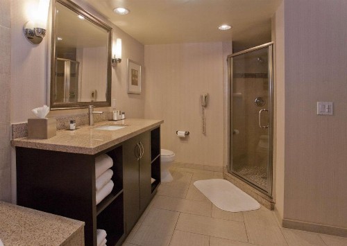 DoubleTree by Hilton Rosemead - image 19