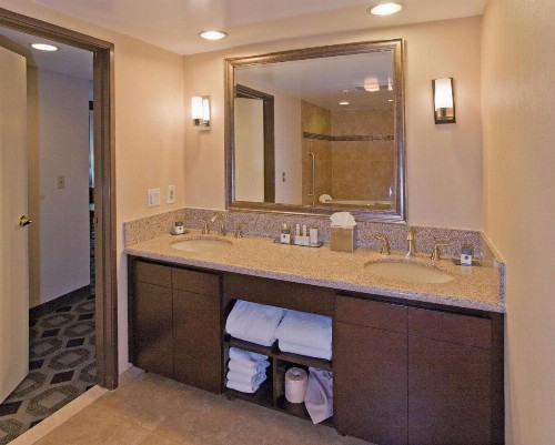 DoubleTree by Hilton Rosemead - image 22
