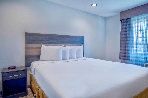 Travelodge by Wyndham Rosemead - image 11